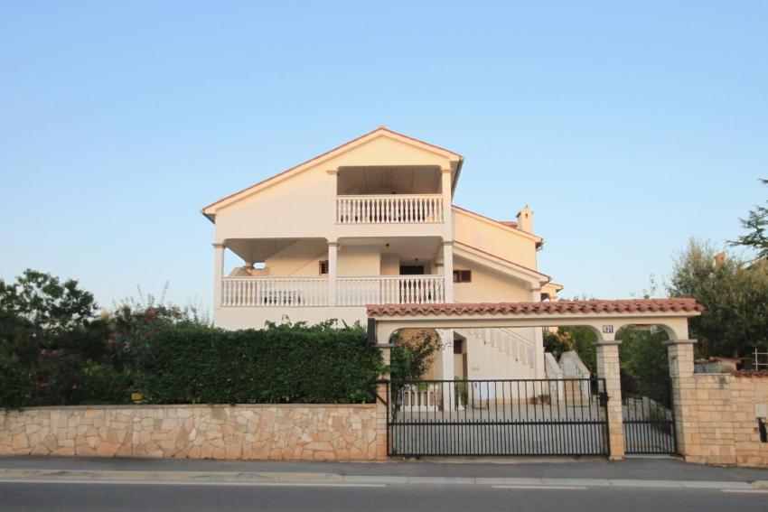 Apartments with a parking space Peroj, Fazana - 2236