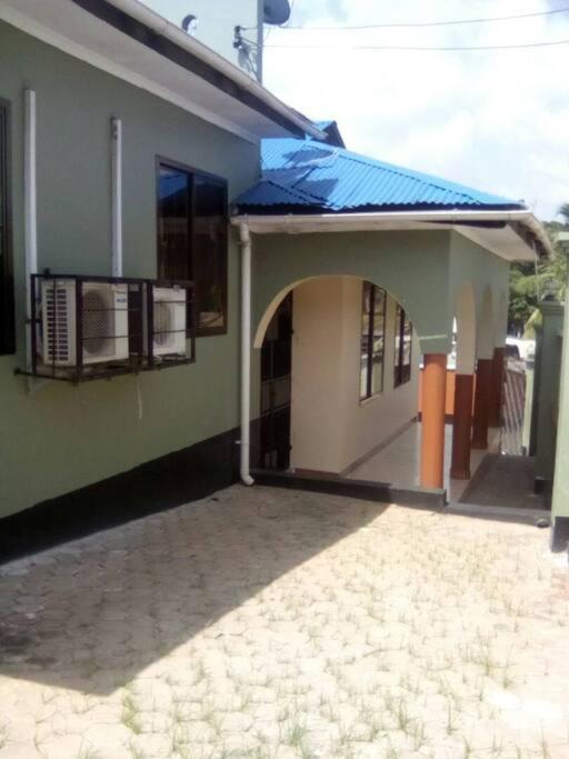 Remodeled beautiful three bedrooms Bungalow