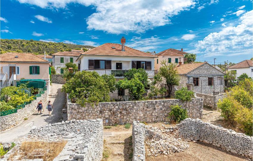 Nice home in Drvenik Veli with WiFi and 3 Bedrooms