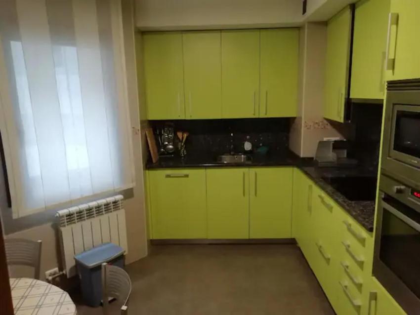 Room in Apartment - Big double room near Samil Beach