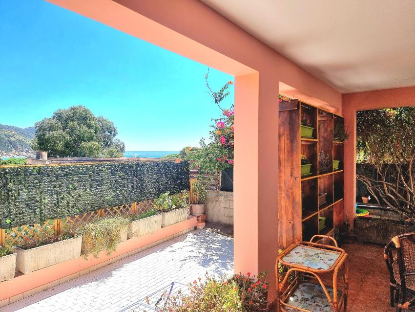 Stylish home with patio 3 min walk to the beach