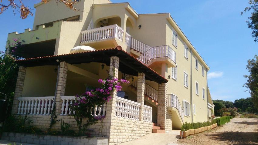 Apartments with a parking space Mandre, Pag - 12409