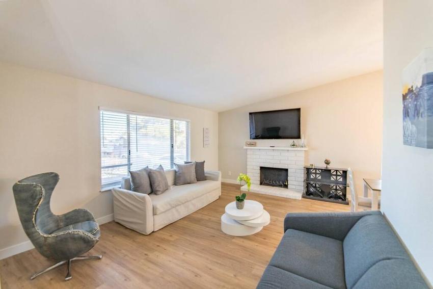 Stunning Renovated Home, Pool and Heated Spa