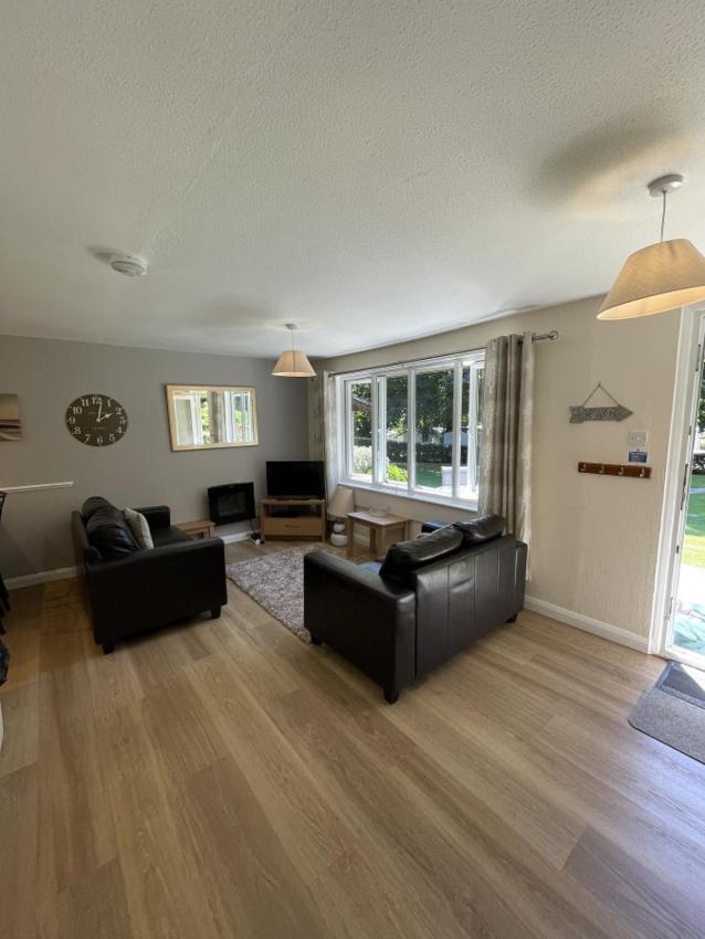 2 Bedroom Bungalow, Hengar Manor Holiday Park -53