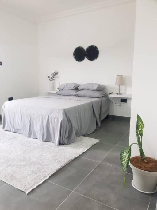 Modern 2 Bedroom Townhouse with Parking and Wifi