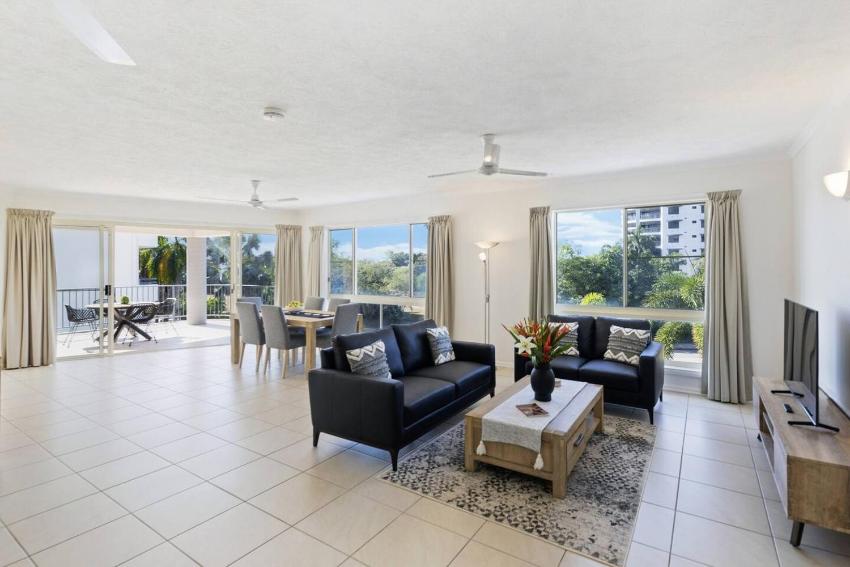 Lifestyle Rich Waterfront Residence with Bay Views