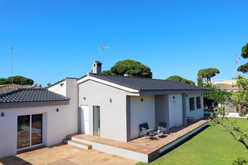 Casa Familiar Tejas Negras