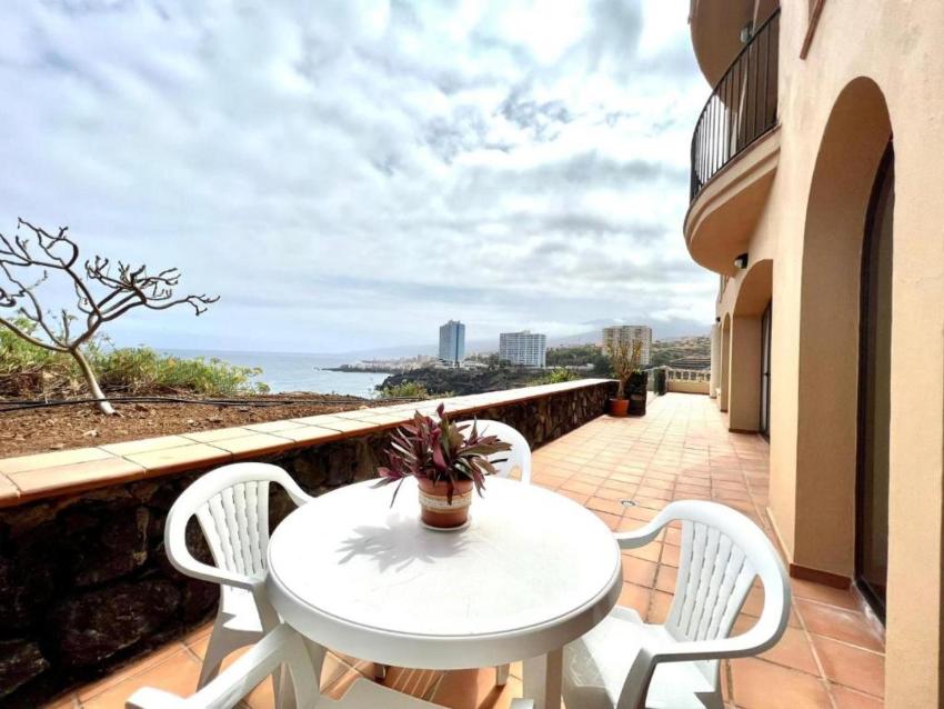 Three Bedroom Suite with Sea View,near the beach, heated pool y free wifi in all common areas