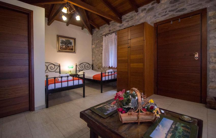 Laconian Collection 'Vilitsa At Parori'