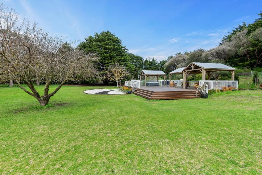 5 Acre Home at St Andrews Beach with Spa