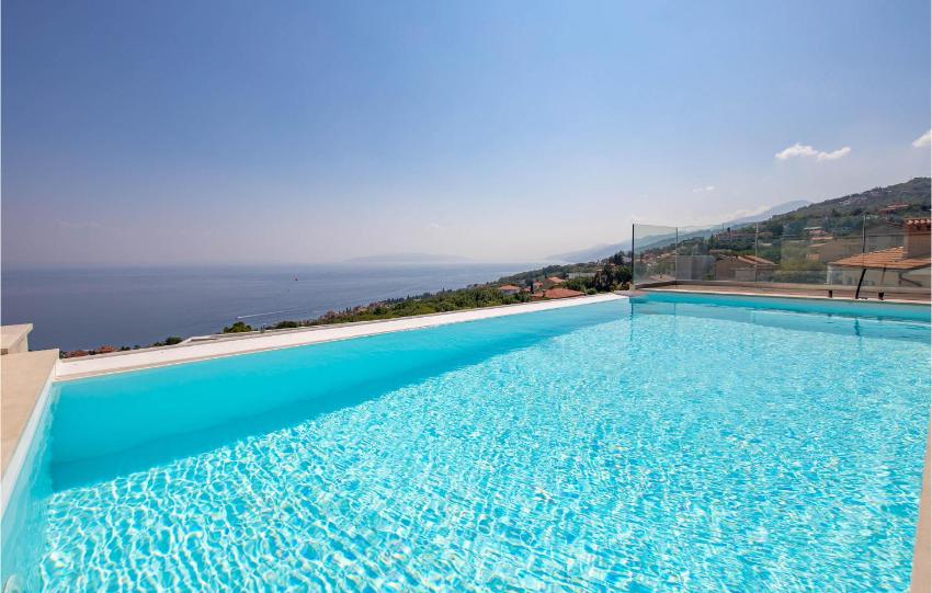 Stunning home in Pobri with Outdoor swimming pool and 4 Bedrooms