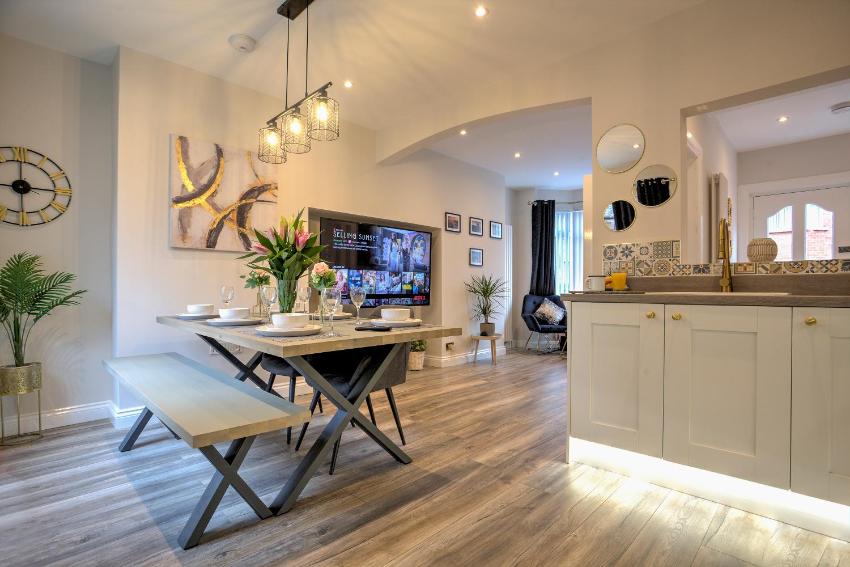 The Belfast Boutique Sleeps 7 adults!