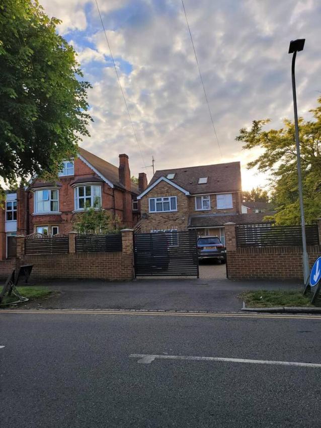 Lovely studio flat in town centre reading