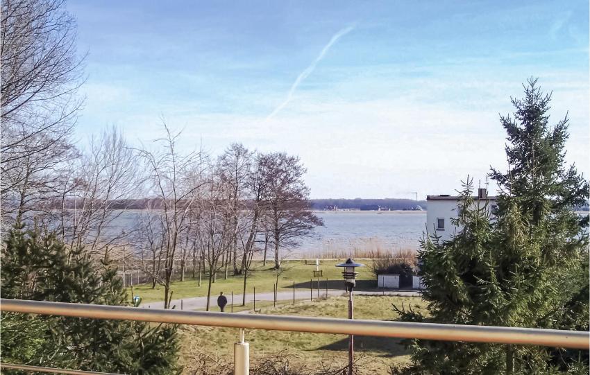 Nice apartment in Uniescie with 2 Bedrooms and WiFi