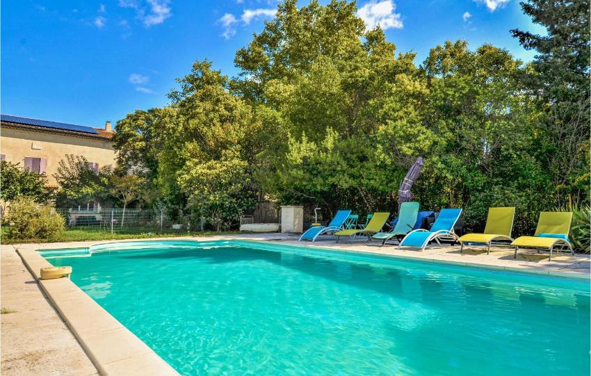 Nice home in Graveson with Outdoor swimming pool, WiFi and 4 Bedrooms