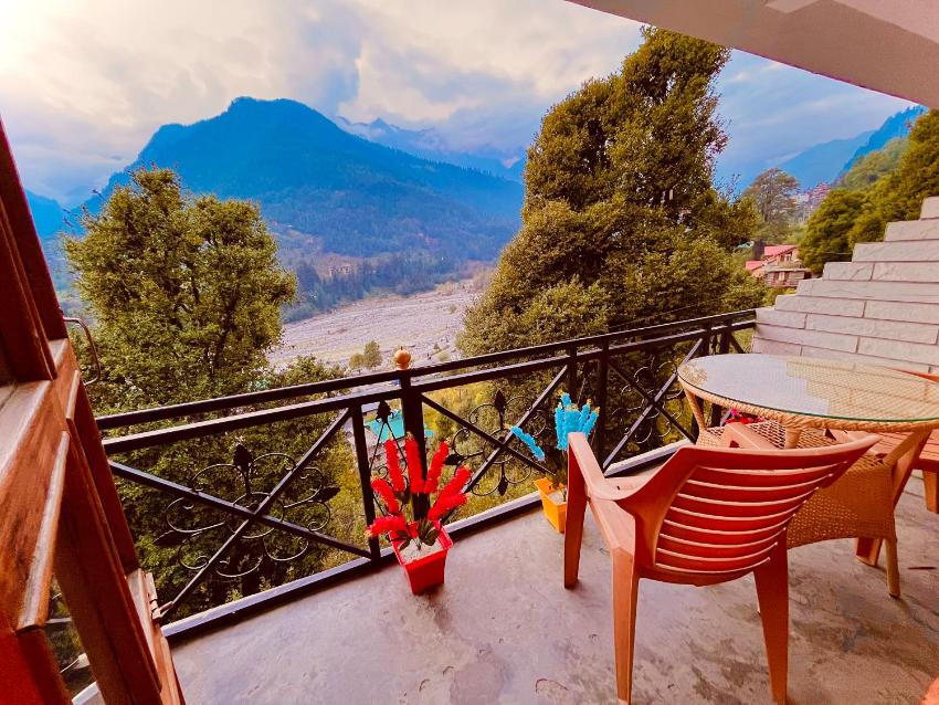 Holywood INN- Scenic River & Mountain View