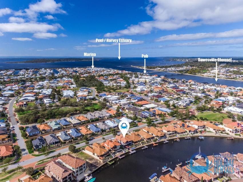 Deluxe Wannanup Canal Living