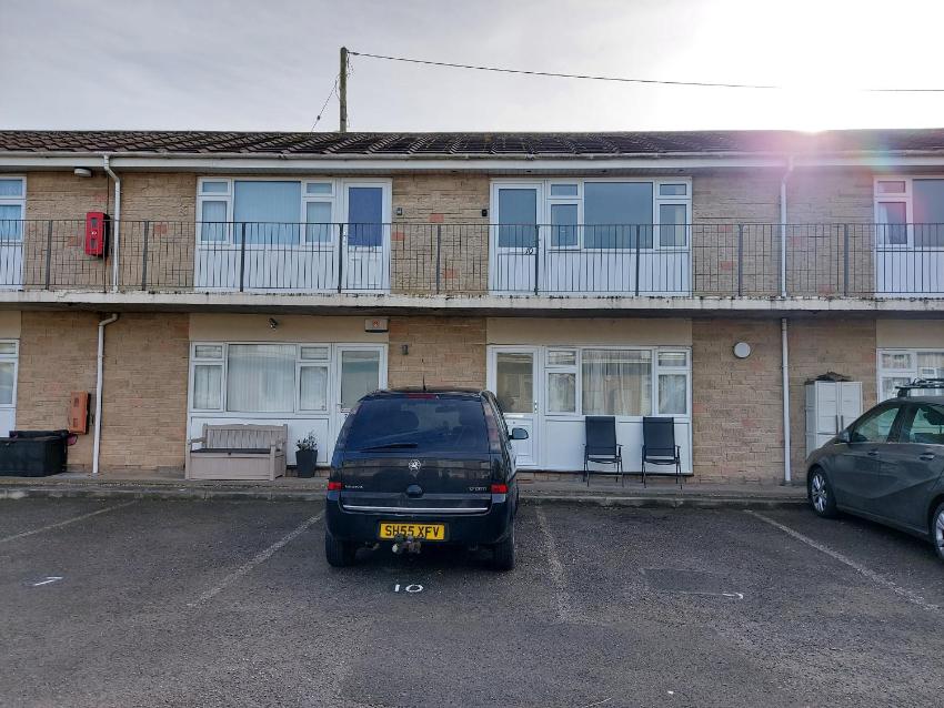 1st Floor Hillview 2 bedrooms central location