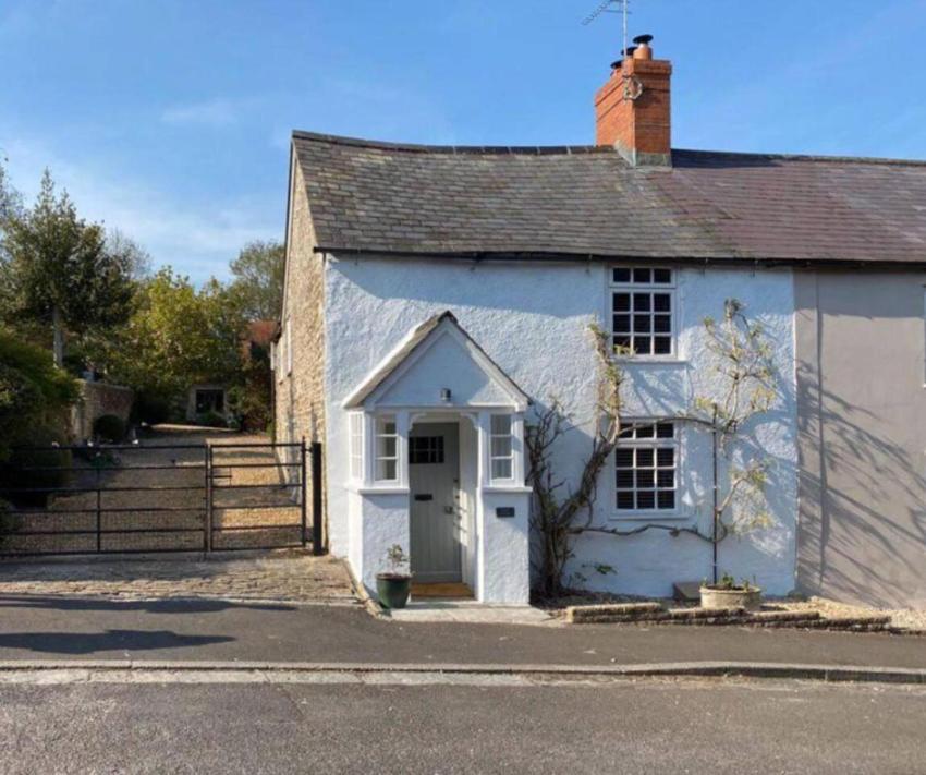 Cosy two bedrooom cottage set in a Dorset village
