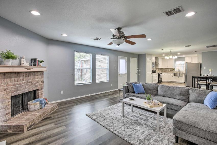 Sleek Rockwall Home Near Dtwn Dallas and Lake!