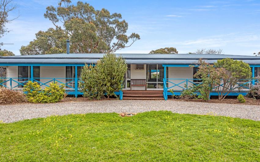 'The Long House' Pet Friendly