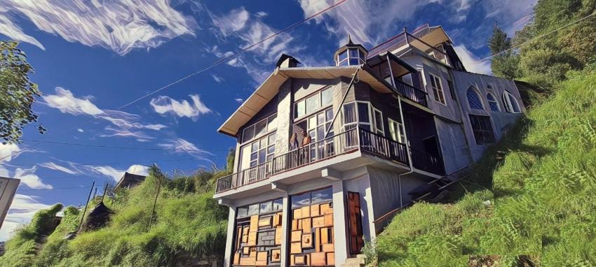 Celebre- little castle boutique homestay Kanatal- Jadipani