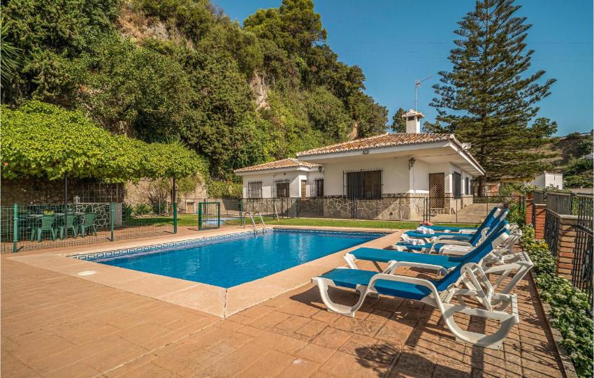 Stunning home in Casarabonela with Outdoor swimming pool, WiFi and 4 Bedrooms