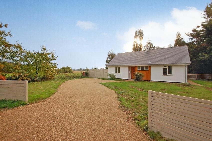 Field Edge, Tunstall