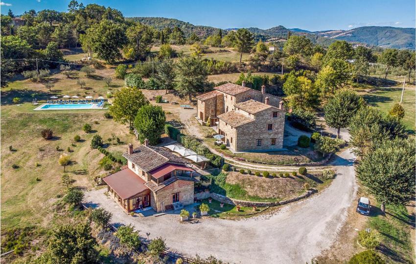 Stunning home in Fraz, Lugnano with Outdoor swimming pool, 8 Bedrooms and WiFi