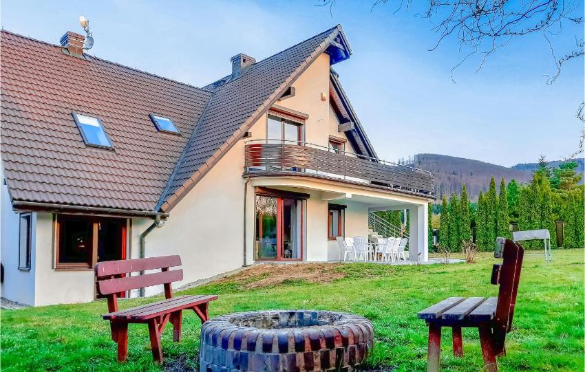 Nice home in Brenna with WiFi and 5 Bedrooms