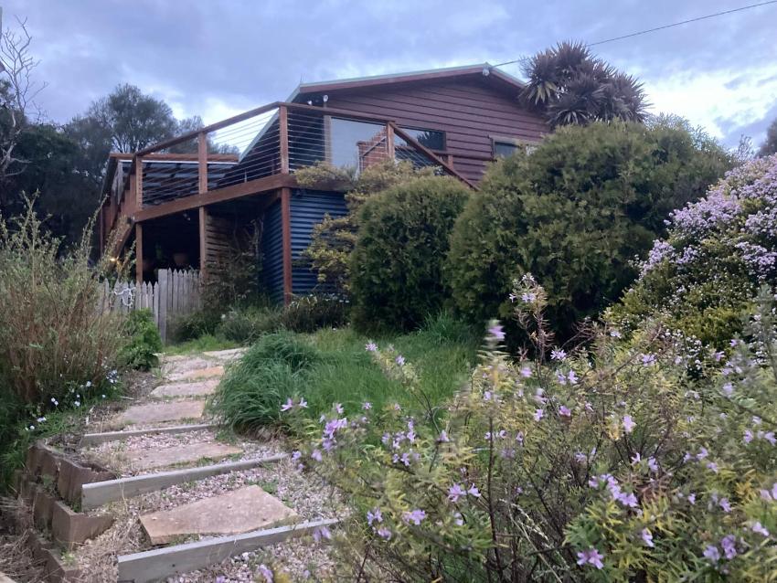 The Beach House Water & Mountain Views 38km to CBD