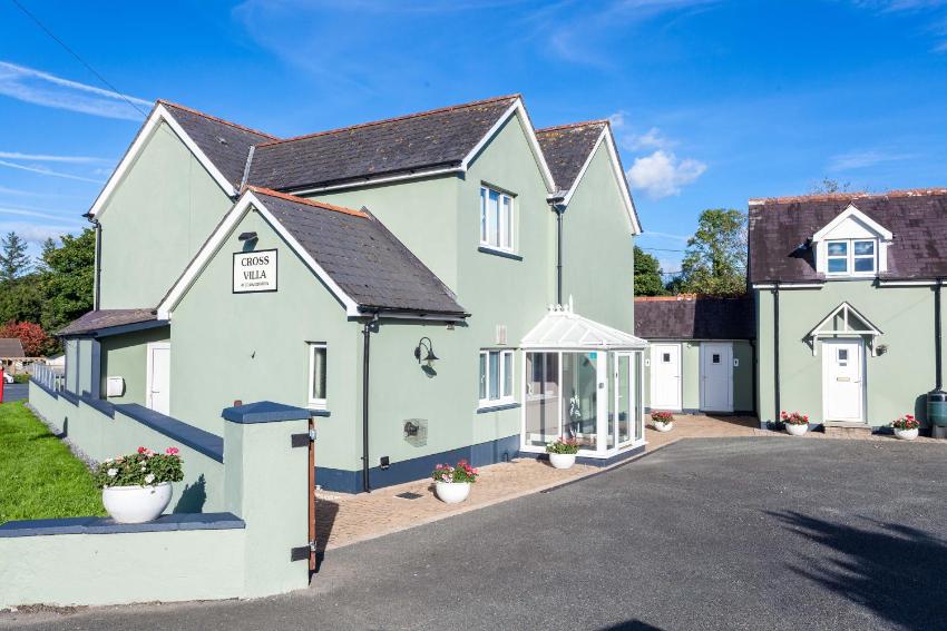 Cross Villa Accommodation