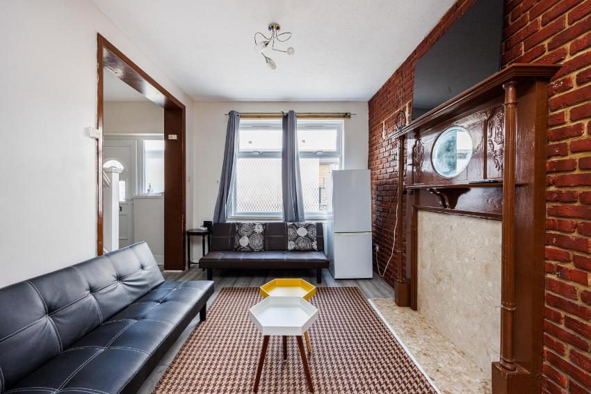 Head-on-Beds -Dagenham Larger Groups with Free Parking