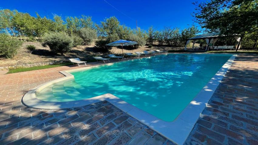 Todi By The Pool VillaSleeps 10Exclusive PoolWalk To Todi Restaurant