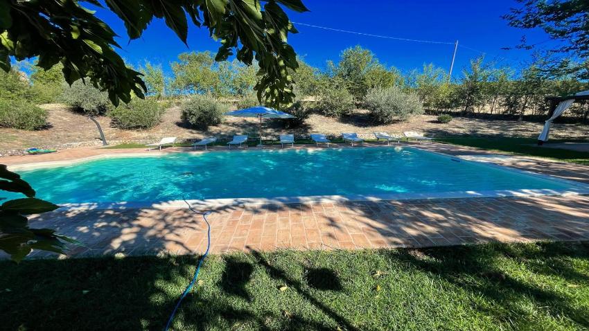 Todi PoolsideSleeps 10Exclusive PoolWalk To Todi 5 KmsRestaurant 05 Kms