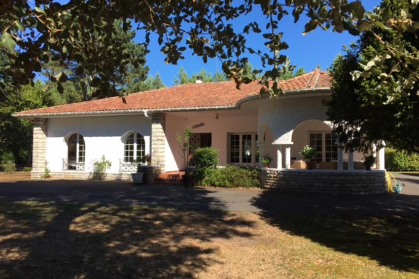 200 M With Terrace Jacuzzi And Pool