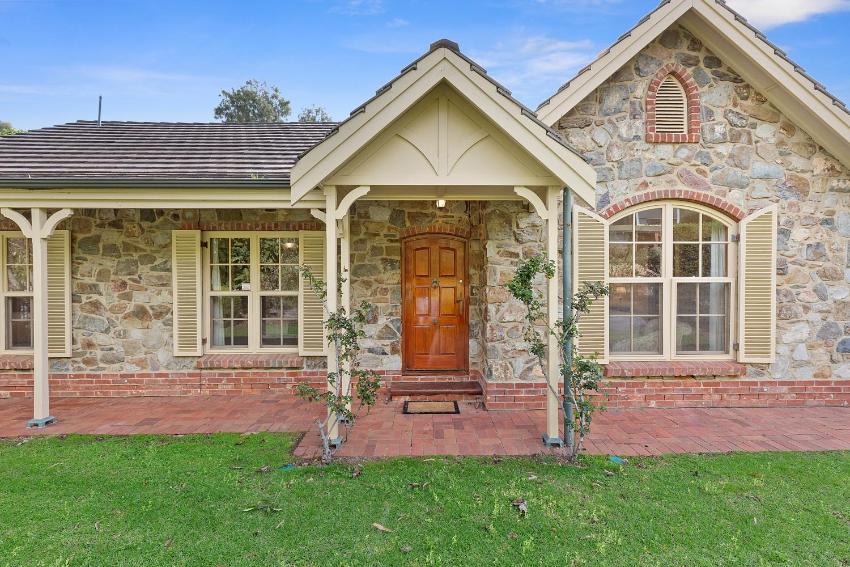 Elcott House ~ Charming Country Haven • C21