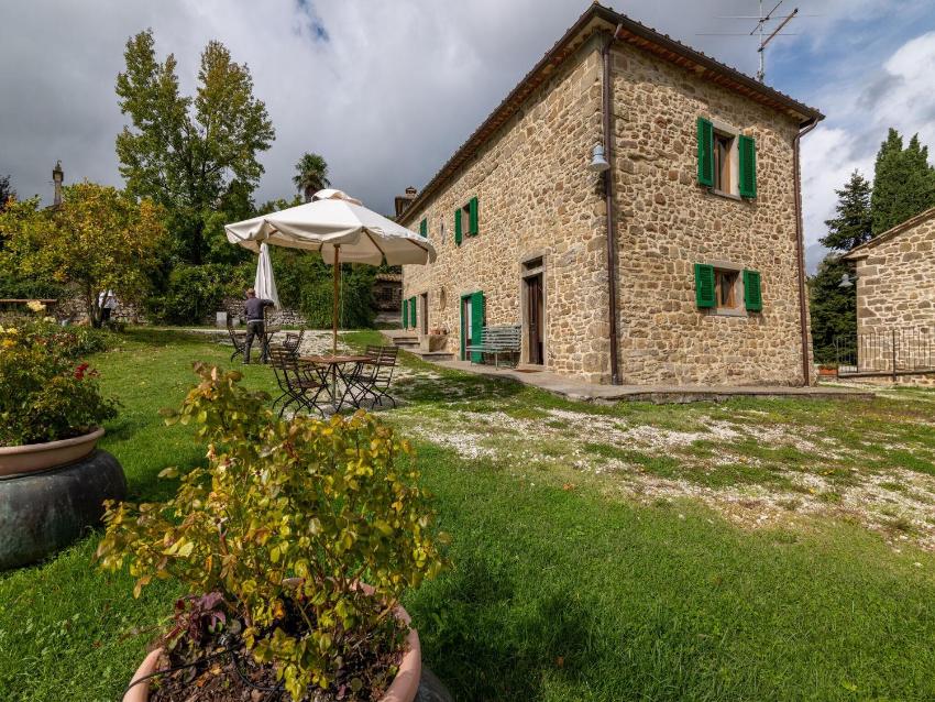 Historical Farmhouse at the foot of the Apennines in Tuscany