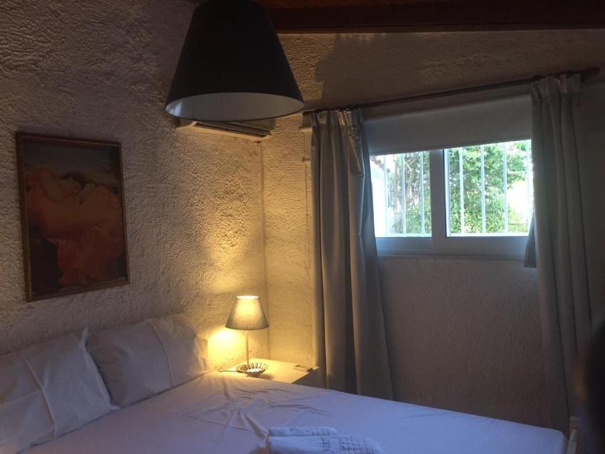 Charming Hillside Cottage with Oceanviews