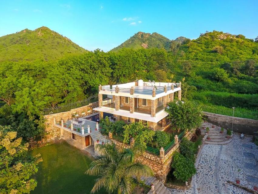 Kodiyat Villa-Luxury 3 BHK Villa Near Taj Aravali