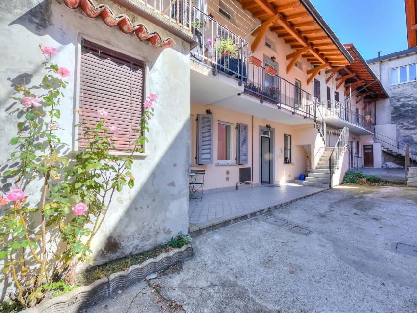 Casa Al Vicolo Di Ranco 50mt From Beach - Happy Rentals