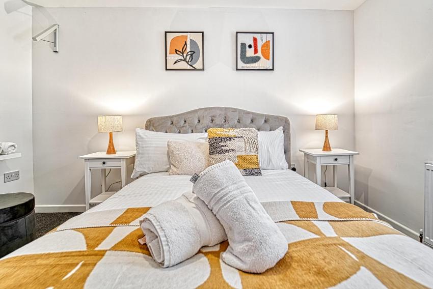 2 Bedroom Home with Parking