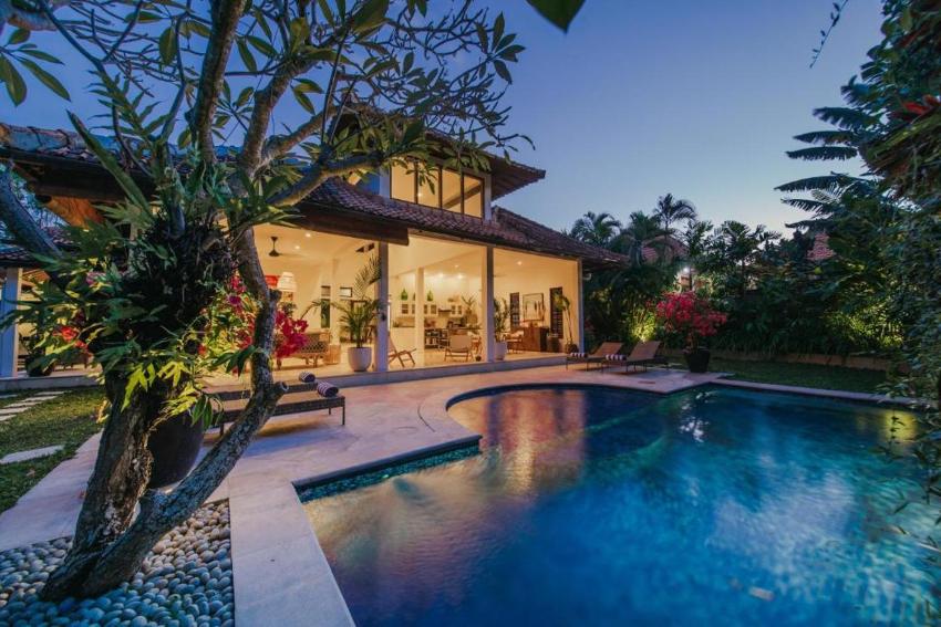 Royal Twin Villa 4 Bedroom Seminyak