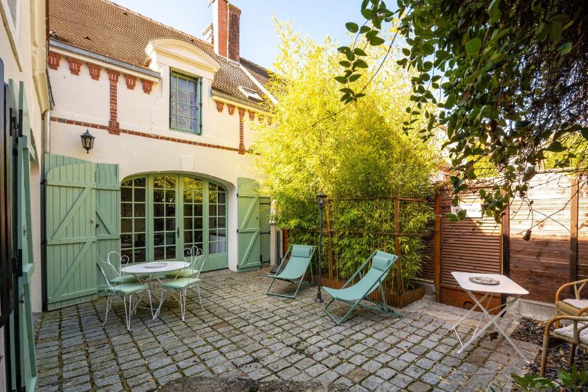 La Cour des Remparts