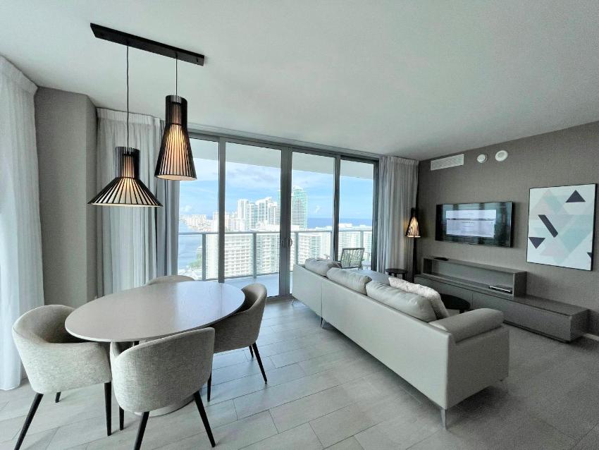 Hyde Beach House Luxury Apartment