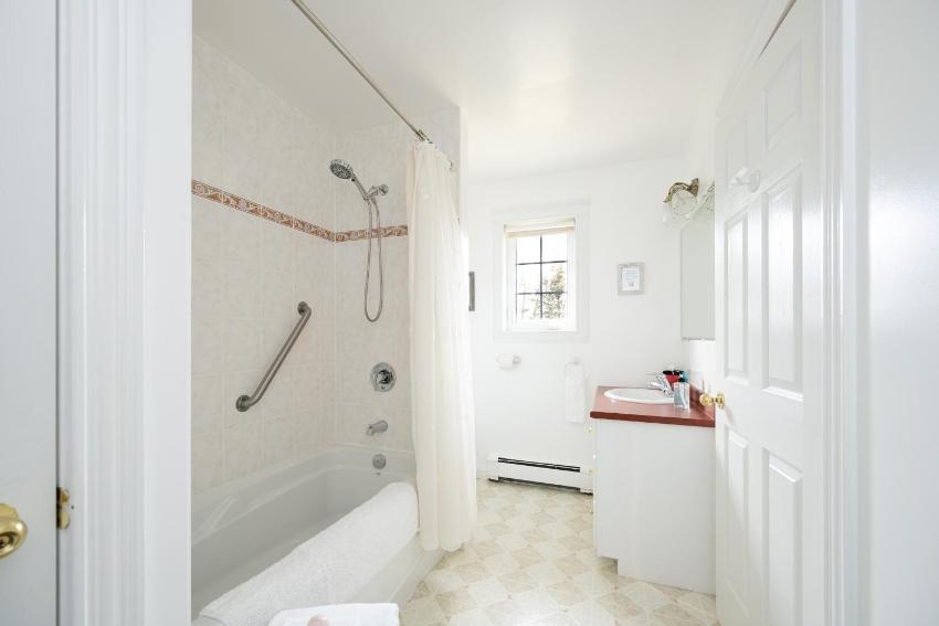 Baker Shore Bed and Breakfast