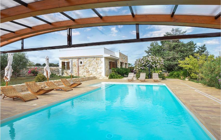 Nice home in Rosolini with Sauna, Swimming pool and Private swimming pool