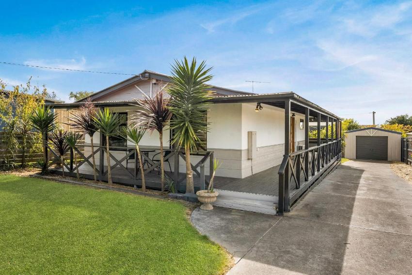 Alumuna in Cape Woolamai