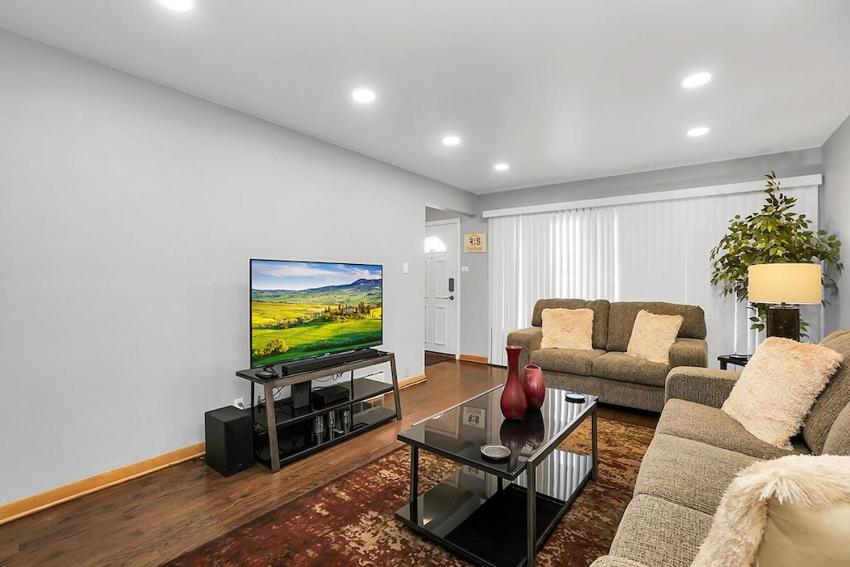 Chicago FHS Rental - W 64th St