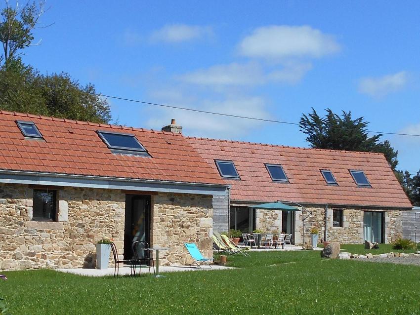 Spacious holiday home in Trébeurden with a garden